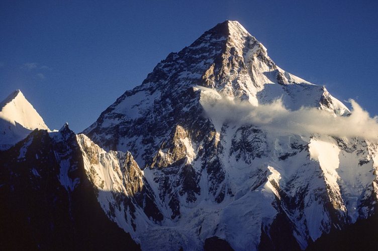 A Life-Saving Helicopter Rescue That Ended One Climber’s K2 Nightmare