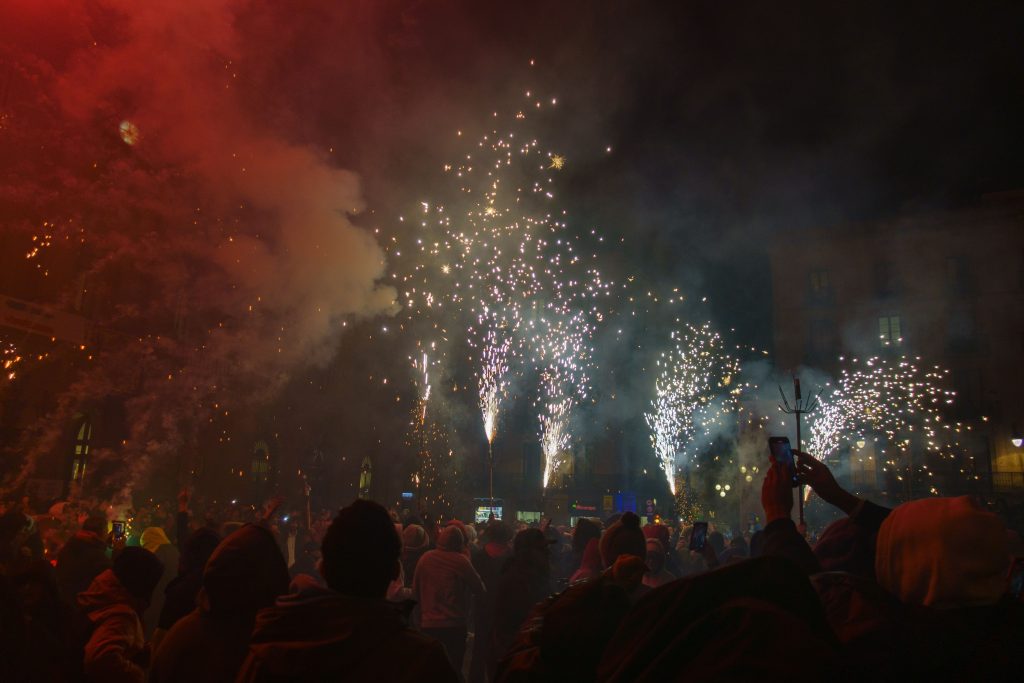 Celebrar el Día de Oxi, la Castanyada y Samhain de forma segura en 2026