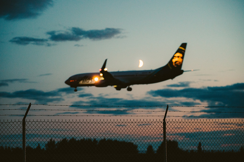 airplane-at-night