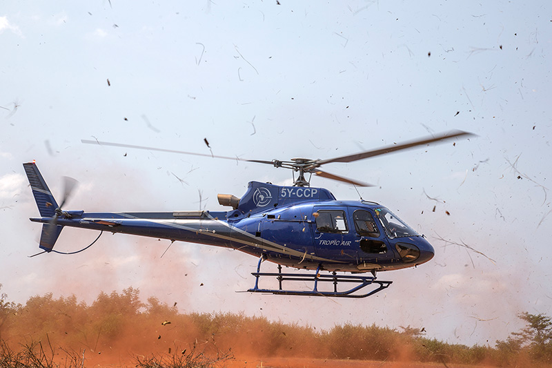 helicopter-in-Africa-photo-by-Cat-Vinton