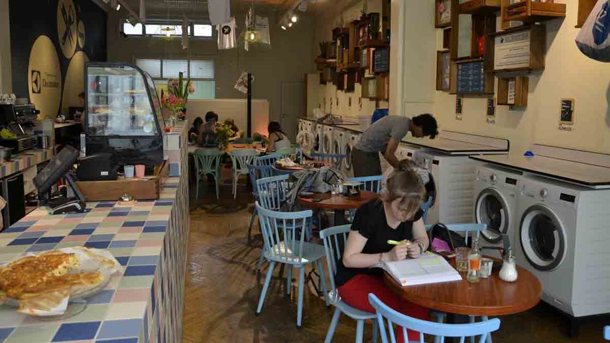 Laundromats, the International Traveler’s Secret Weapon Against Overpacking